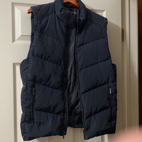 Mint condition DKNY puffer vest - Picture 2 of 3
